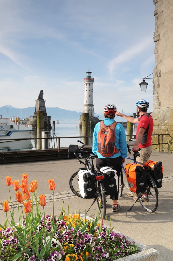 Radreise Deutschland Bodensee zum Königssee - Radfahrer Lindau Uferpromenade