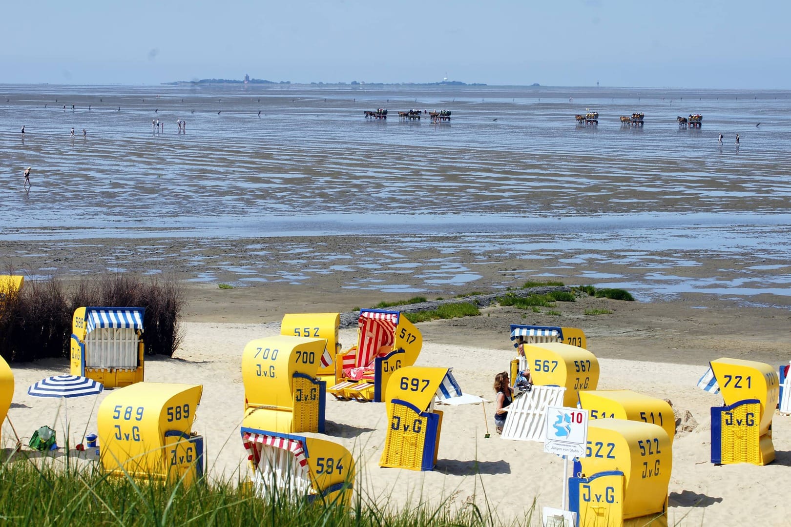 Radreise Deutschland Hanse Rundtour Strandkörbe in Cuxhaven Kutschfahrt bei Ebbe