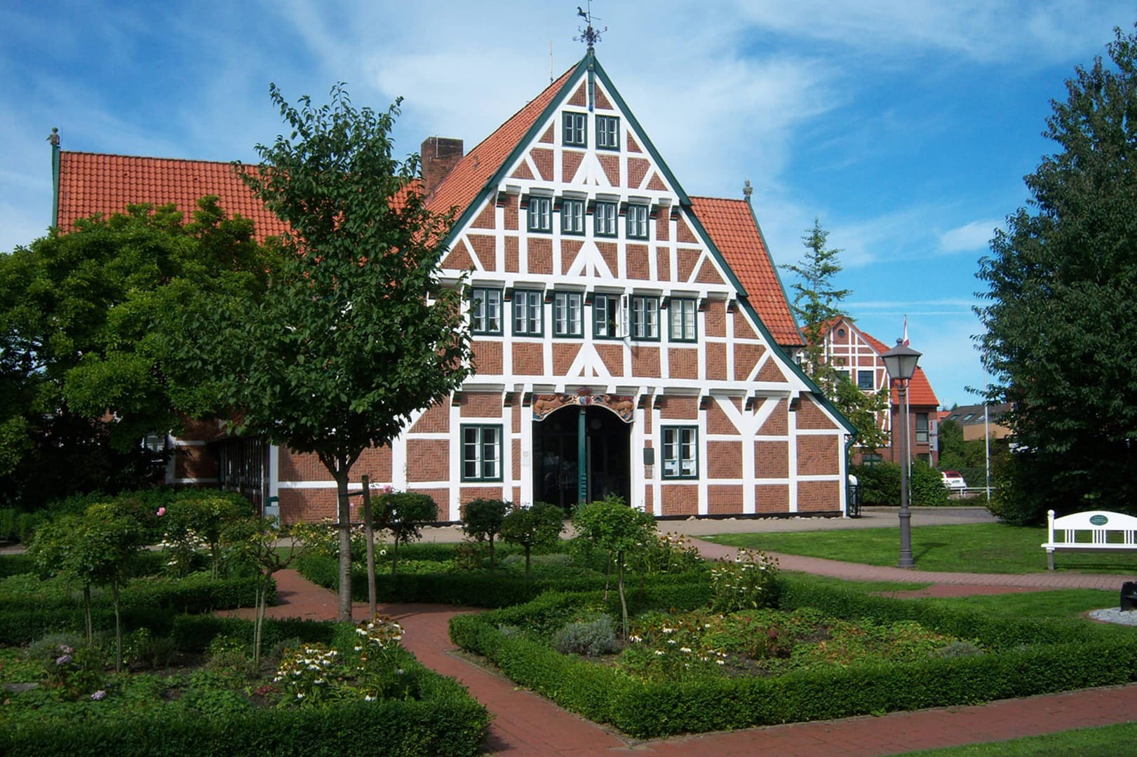 Radreise Deutschland Hanse Rundtour Fachwerkhaus mit schönen Garten Altes Land