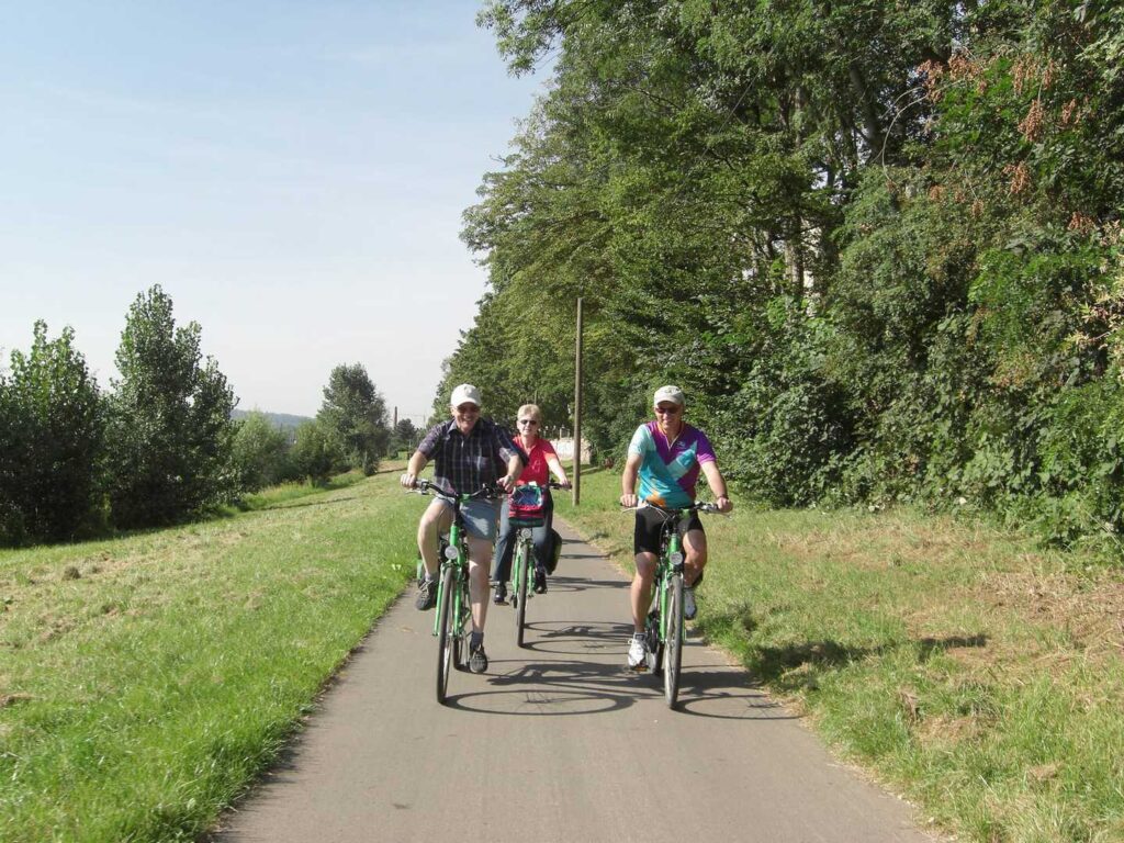 Radreise Deutschland Moselradweg - Radler auf Mosel Radweg