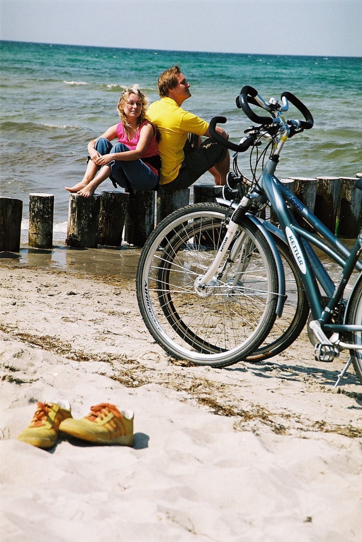 Radreise Deutschland Ostsee Radweg Lübeck Stralsund - Radfahrer Pause Strand