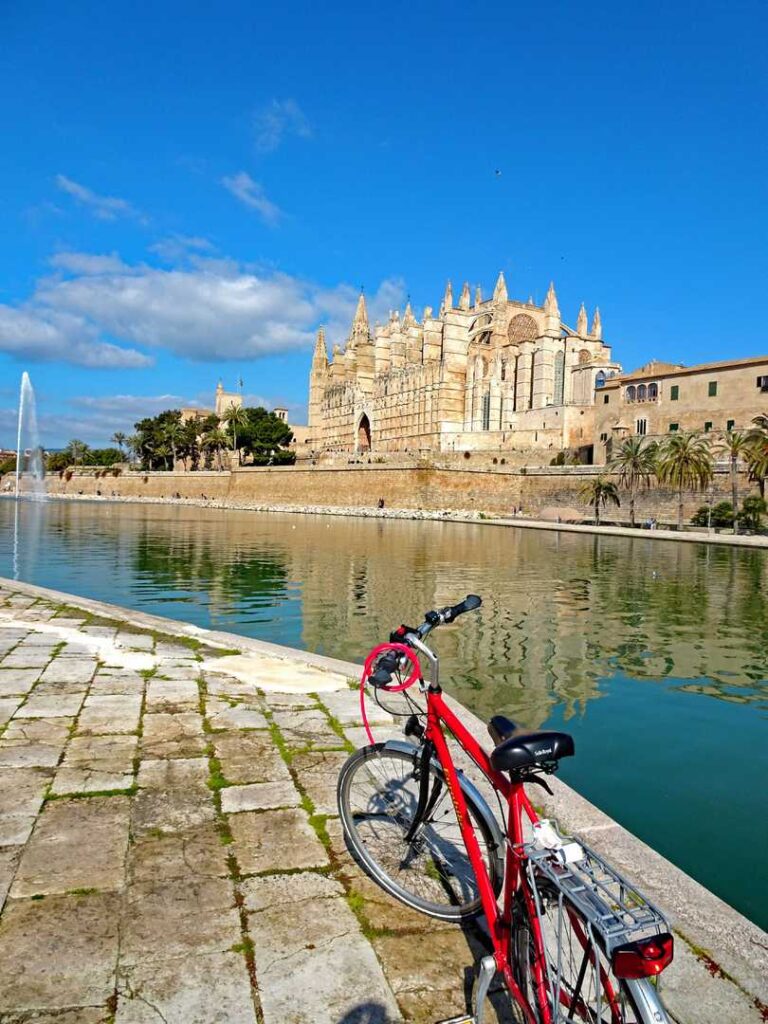 Radreise Spanien Mallorca Mittelmeer - mit Playa de Palma Soller Alcudia - Fahrrad Palma Kathedrale