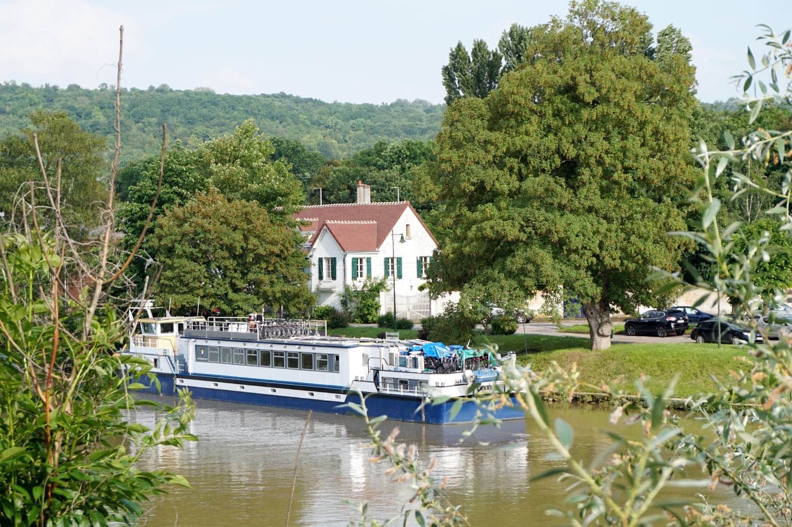 Rad und Schiff Frankreich Paris Epernay - Schiff im Wasser