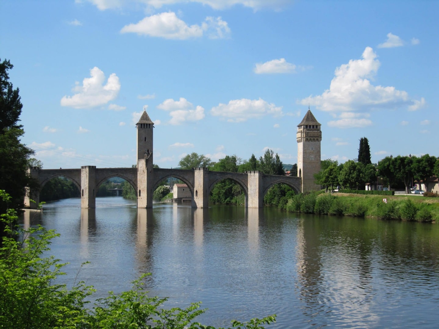 Radreise Wanderreise Frankreich Jakobsweg von Le Puy bis Pyrenäen - Lot-Tal Cahors Pont Valentré