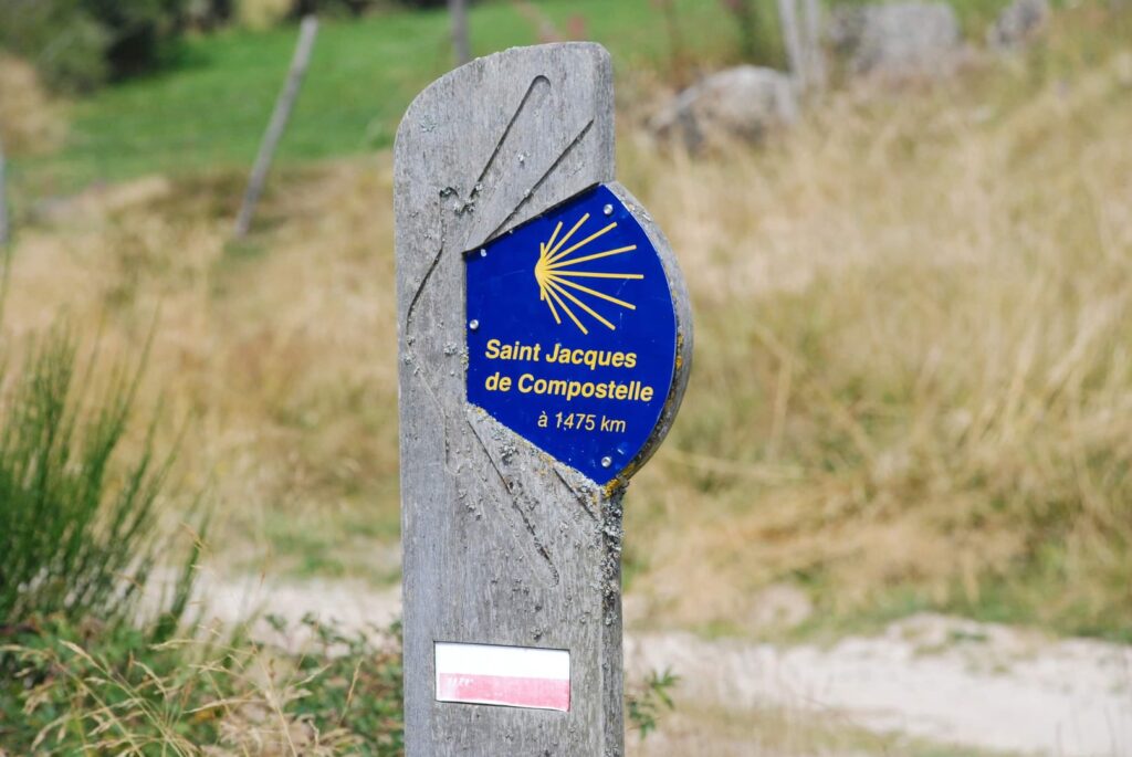 Radreise Wanderreise Frankreich Jakobsweg von Le Puy bis Pyrenäen - Saint Jacques de Compostelle Wegweiser