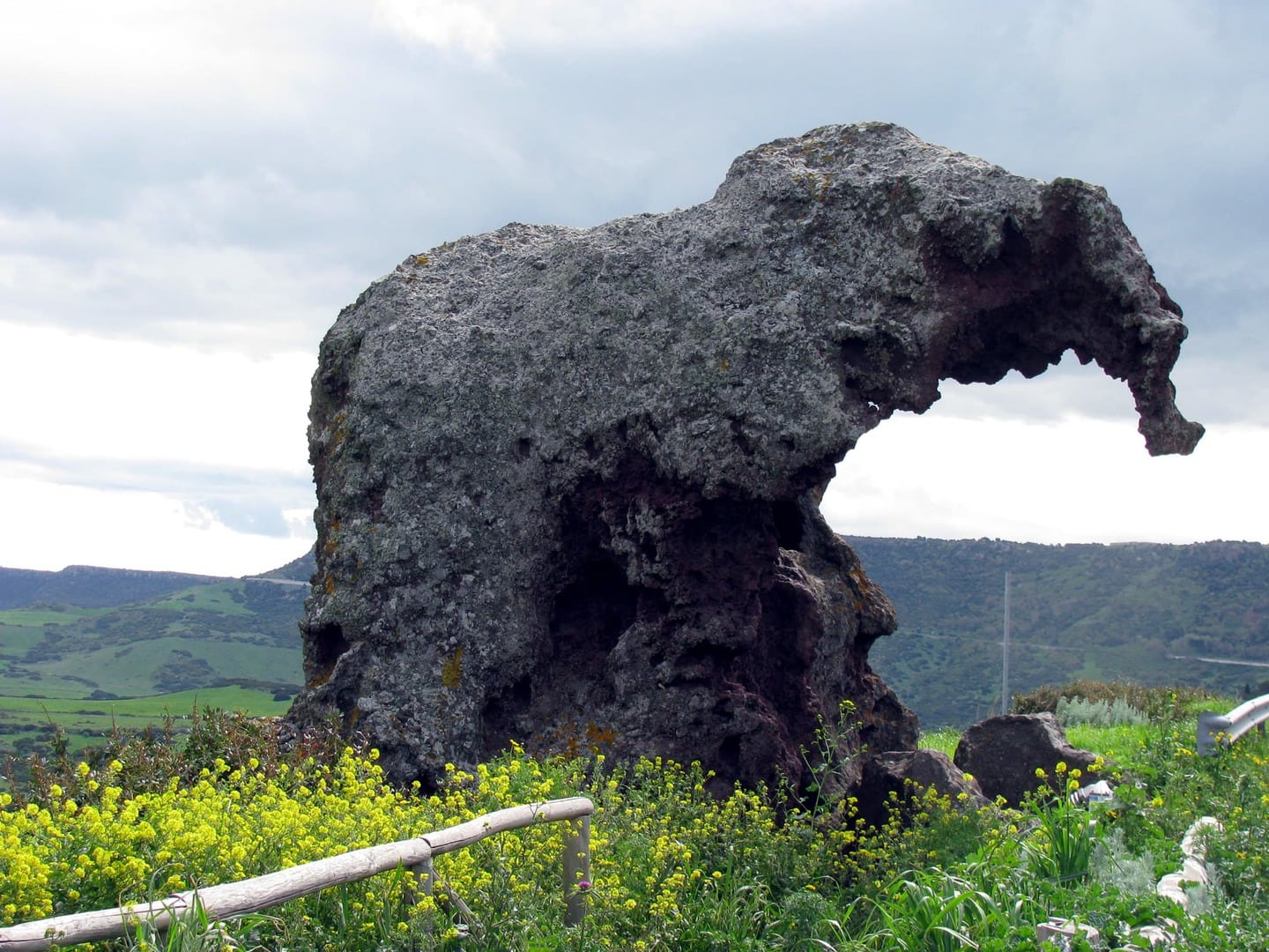 Radreise Italien Sardinien, der berühmte "Elefantenfelsen" bei Castelsardo, der wirklich wie ein Elefant aussieht