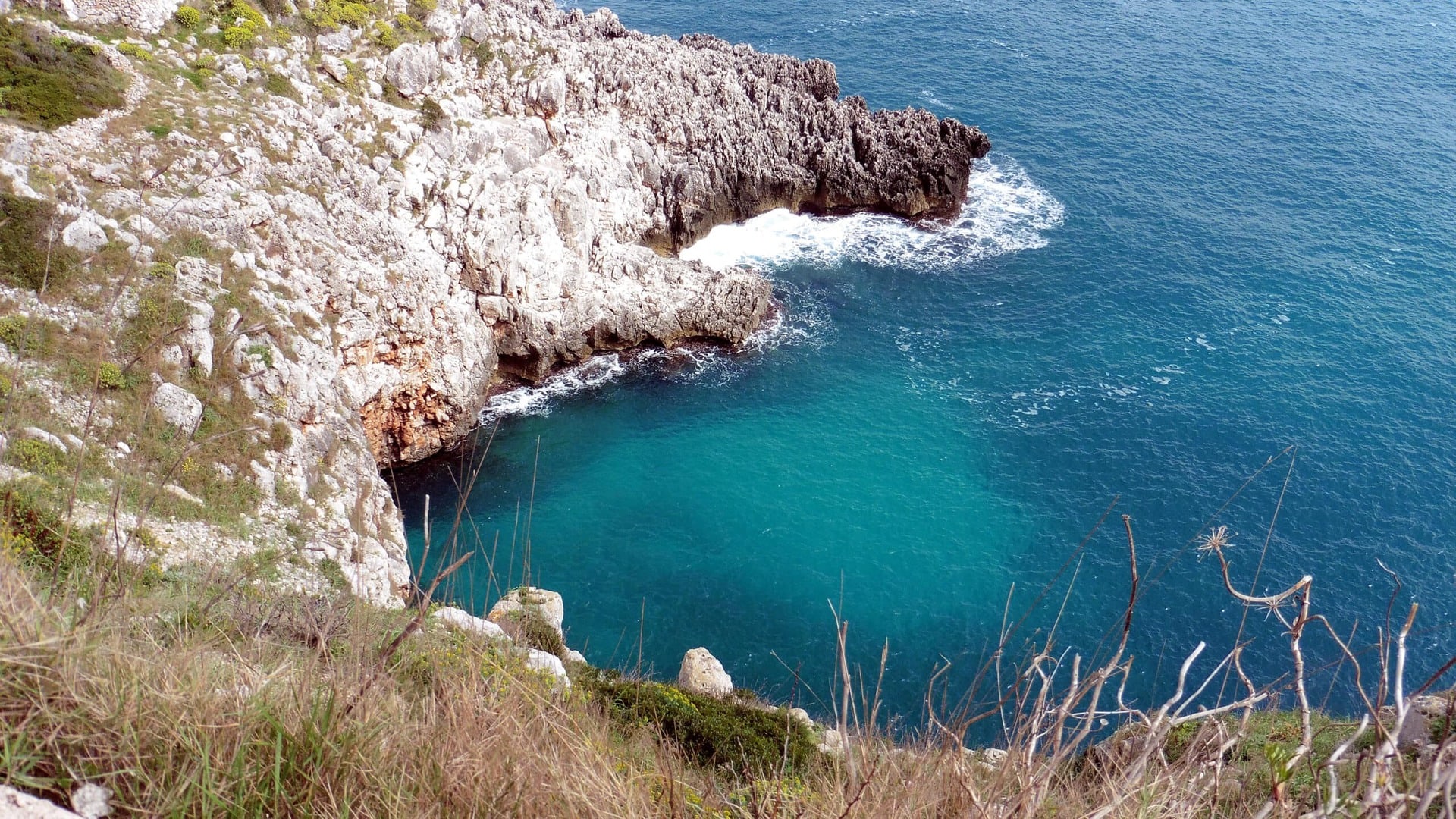 Italien Apulien Salento - Felsenküste an der Straße von Otranto