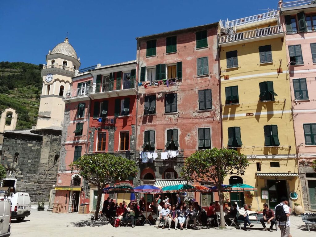 Wanderreise Italien Cinque Terre - typische bunte Häuser der Cinque Terre