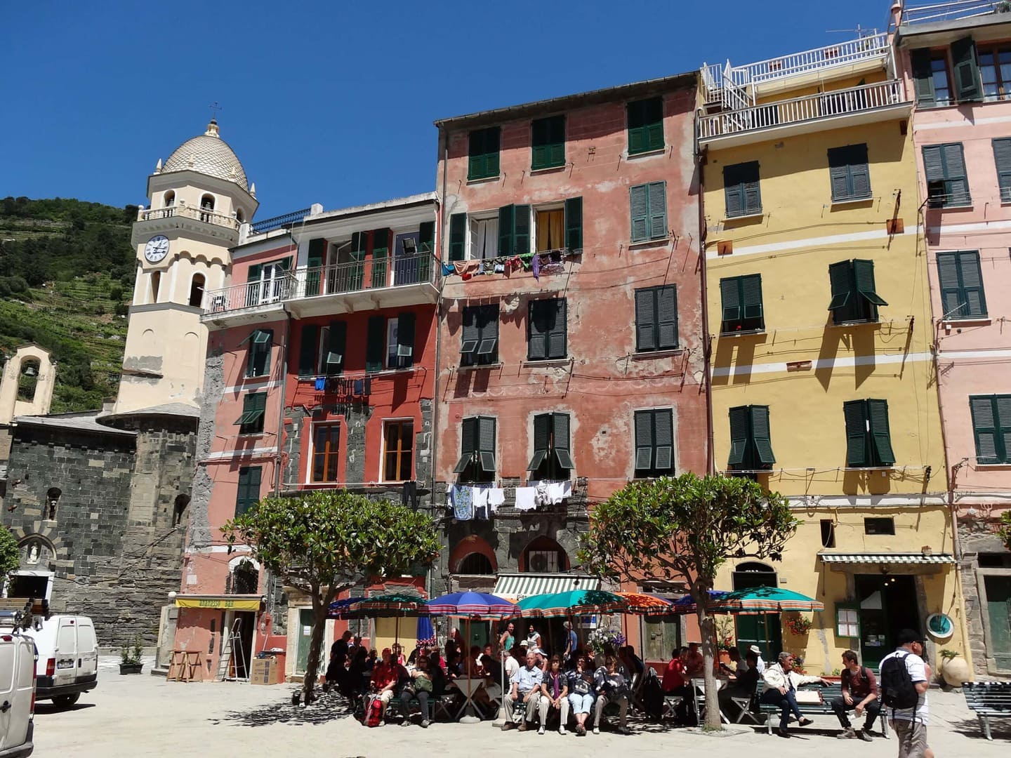 Wanderreise Italien Cinque Terre - typische bunte Häuser der Cinque Terre