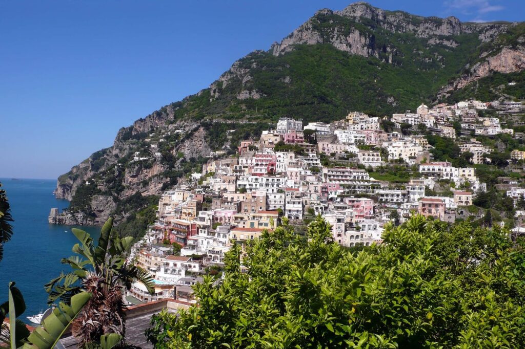 Radreise Italien Rom Sizilien, Blick über einen schönen Abschnitt der Amalfiküste