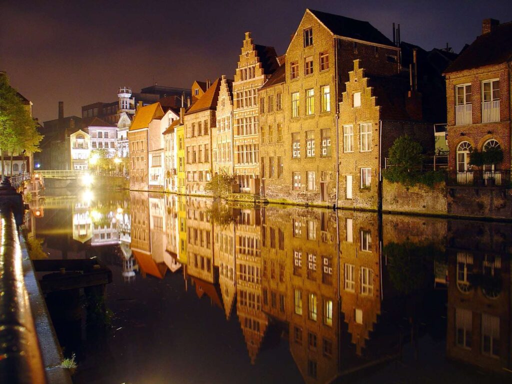 Rad und Schiffsreise von Brügge nach Amsterdam - Gent by night