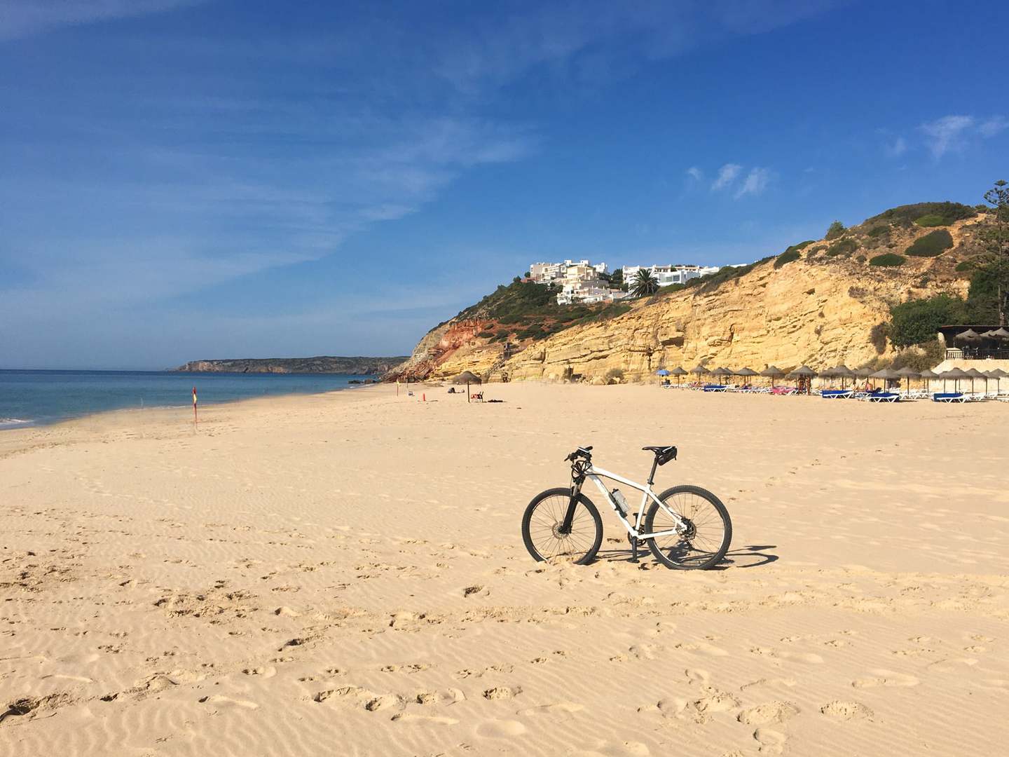 Radreise Portugal Algarve - Fahrrad auf dem Strand
