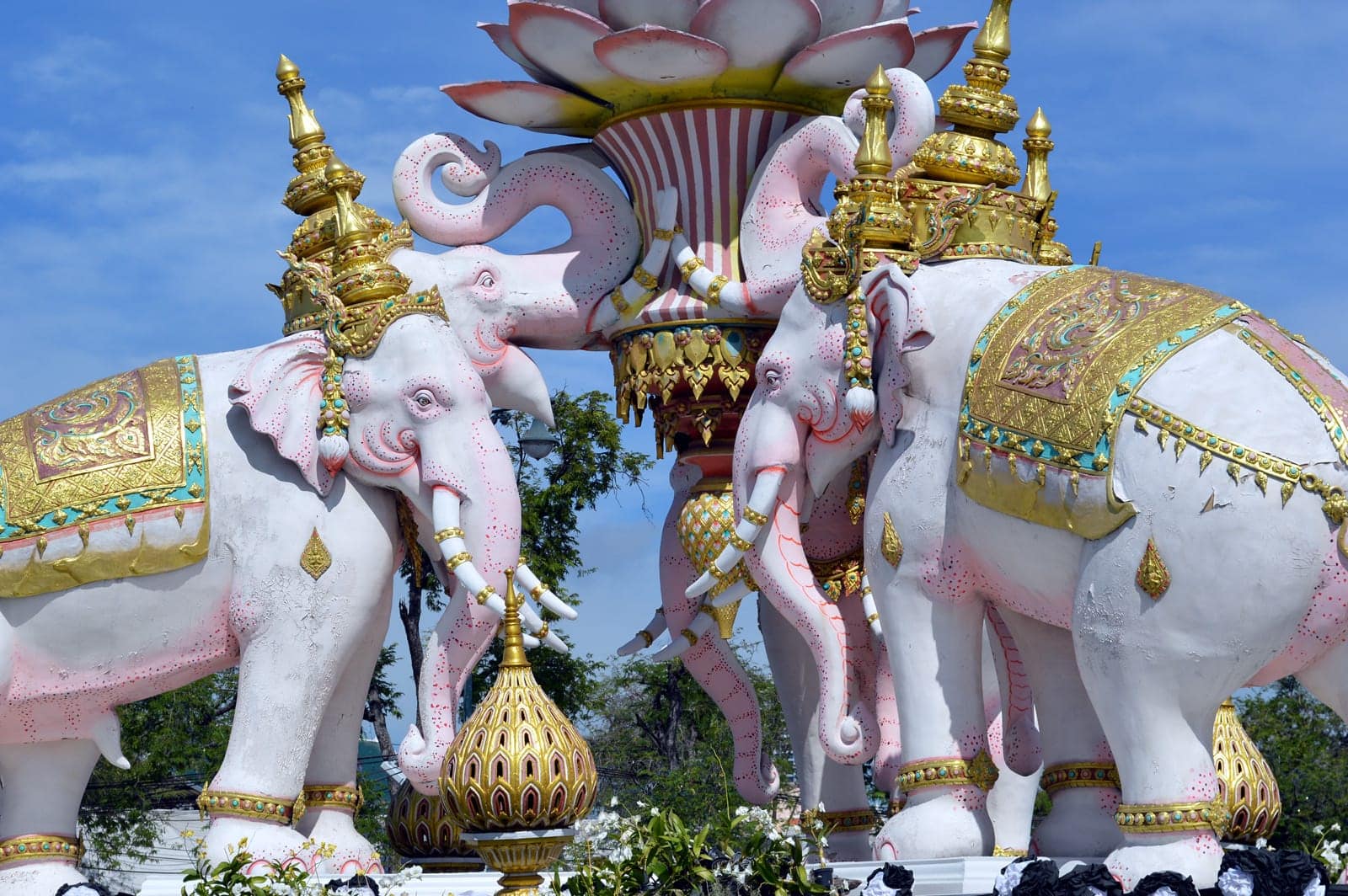 Radreise Thailand Bangkok Saigon Indochina - Elefanten vor dem Grand Palace