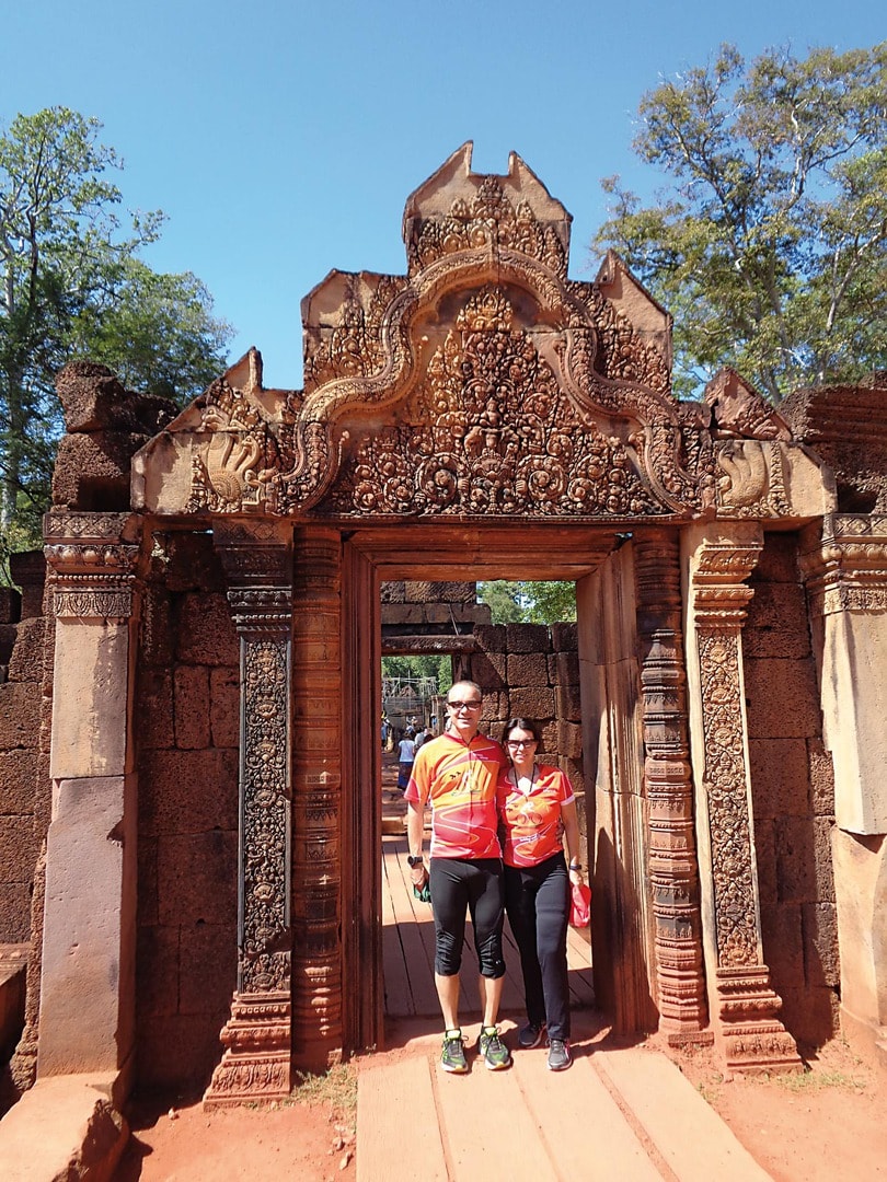 Radreise Thailand Bangkok Saigon Indochina - Paul und Barbara in Banteay Srei auf der Königsetappe