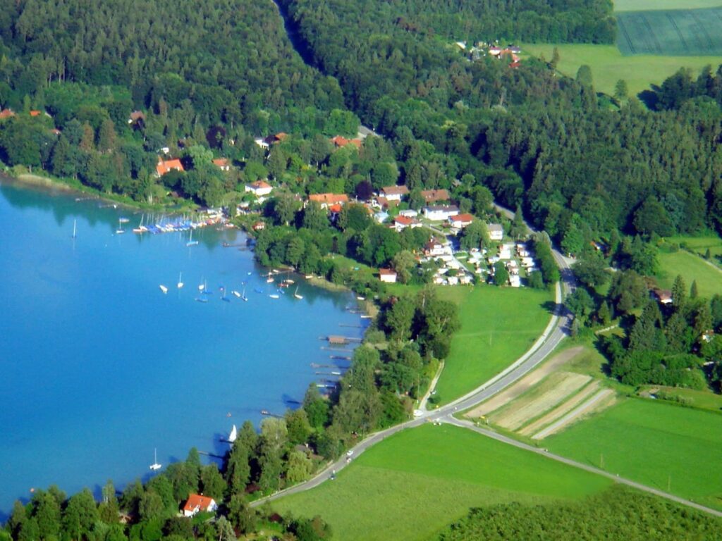 Rennradreise Deutschland Bayern Alpenrand-Luftbild auf den Wörthsee bei Schlagenhofen