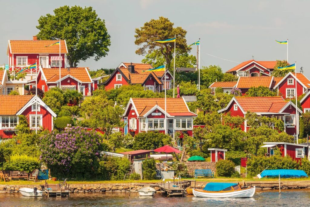 Radreise Dänemark Schweden Gotland - typische rote schwedische Holzhäuser