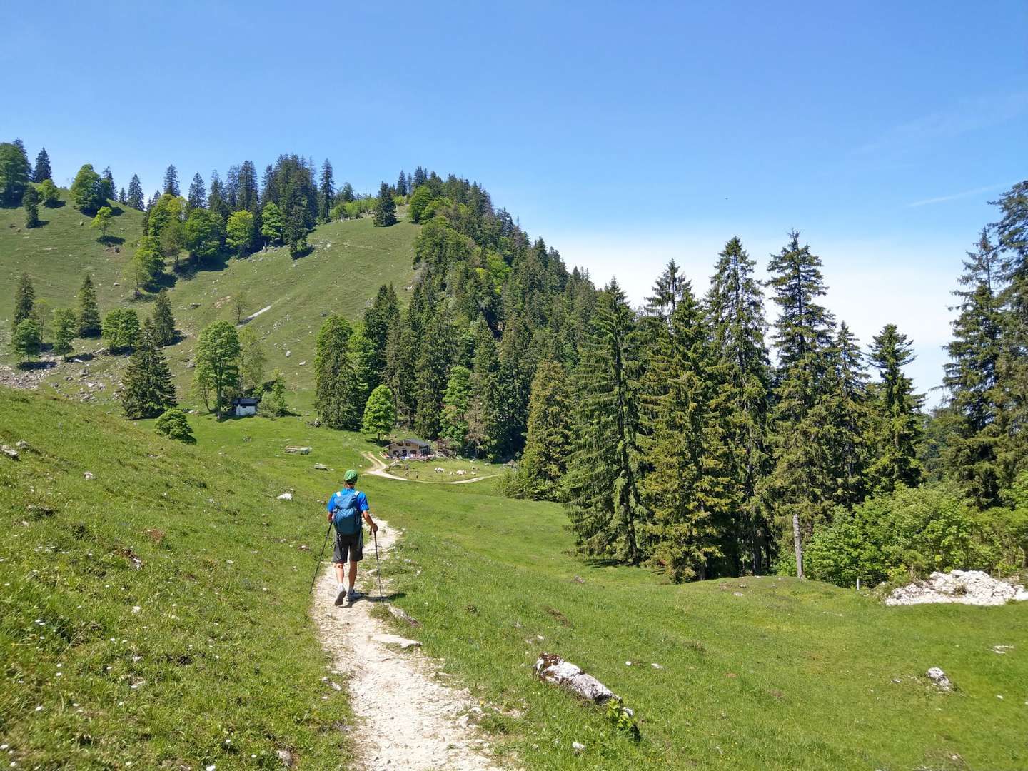 Wanderreise Deutschland Wanderweg Salzalpensteig in Bayern Chiemsee zum Königsee - Wanderer Bergpfad