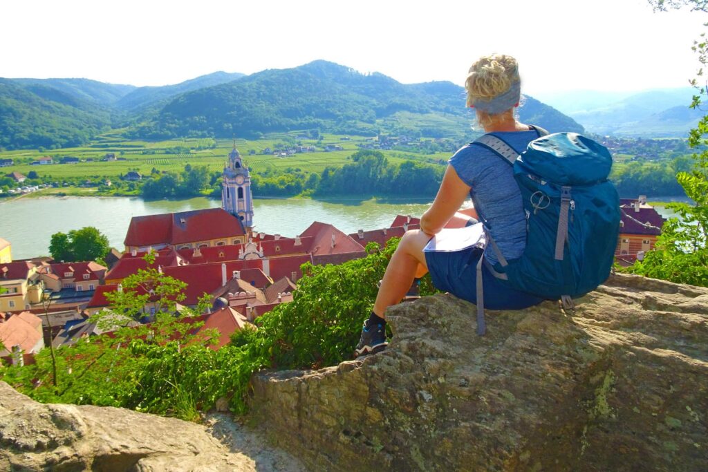 Wanderreise Österreich Wachau - Donau Welterbesteig Wanderin