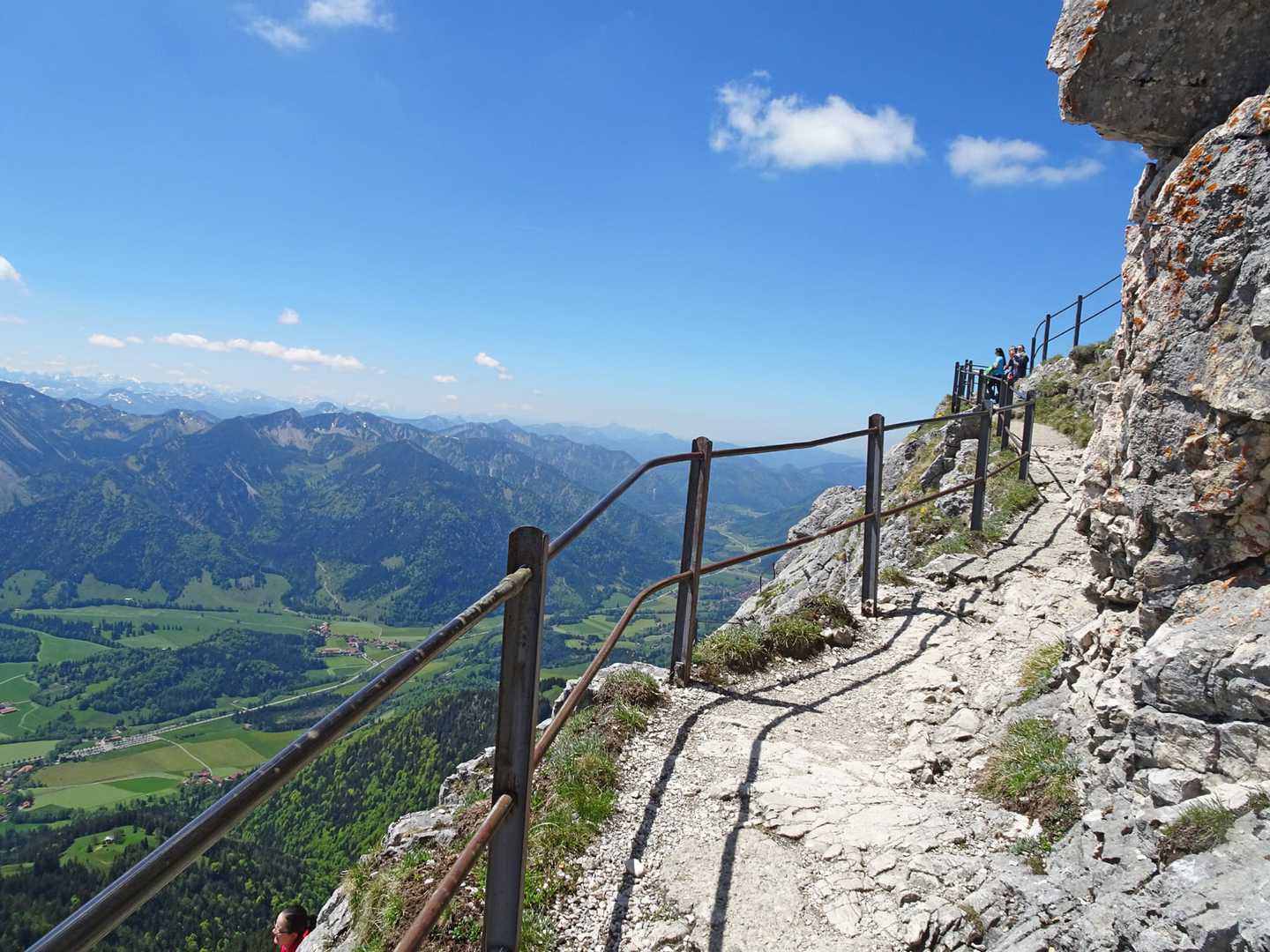 Wanderreise Deutschland Bayern Bergpanorama Wendelstein Wanderer