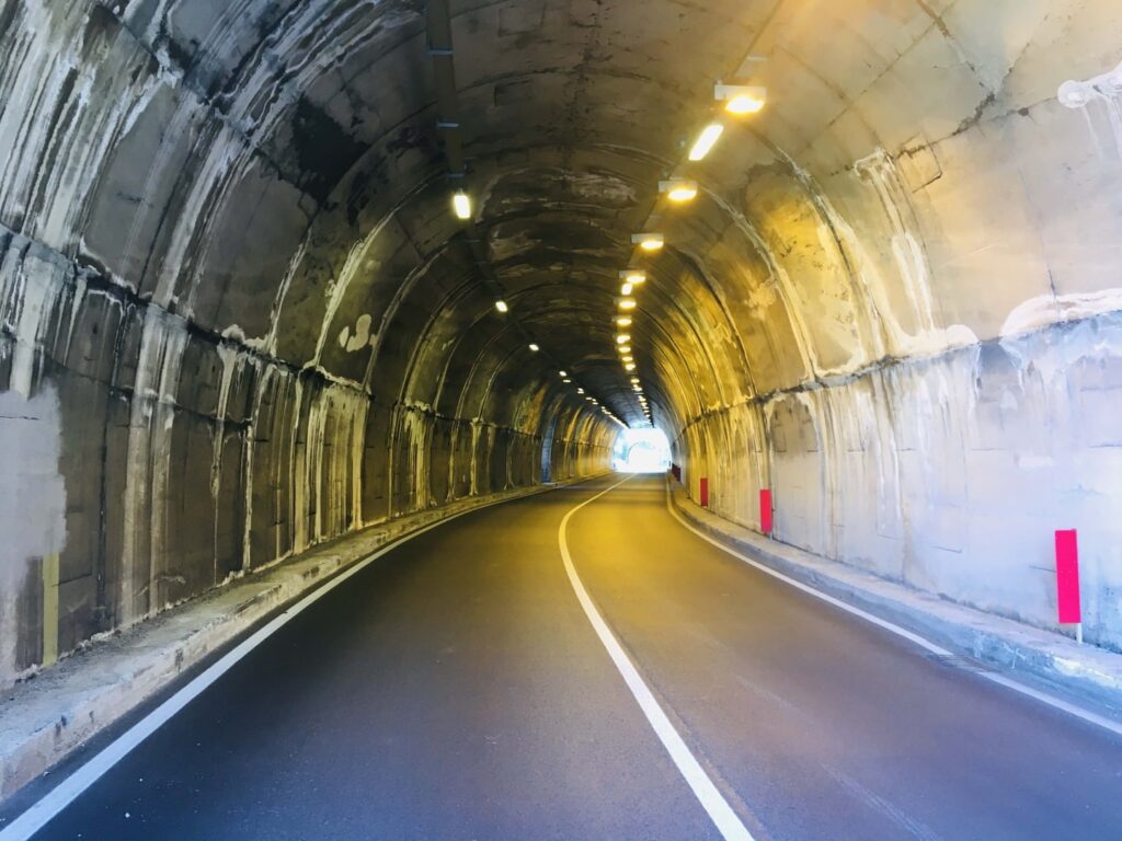 Radreise Italien - Gardasee - Tunnelfahrt mit dem Rad