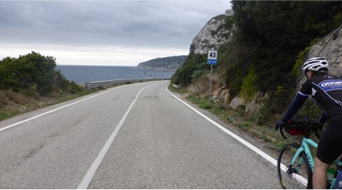 Radreise Italien Apulien - Küstenstrasse bis Santa Maria de Leuca mit Radfahrer