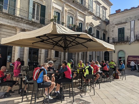 Radreise Italien Apulien - Kaffee trinken in Altamura