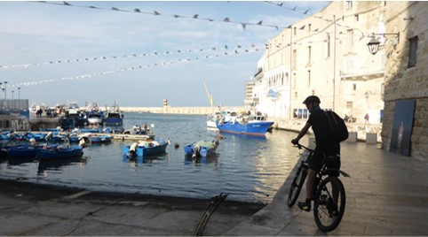 Italien Apulien - Radfahren von Polignano nach Monopoli