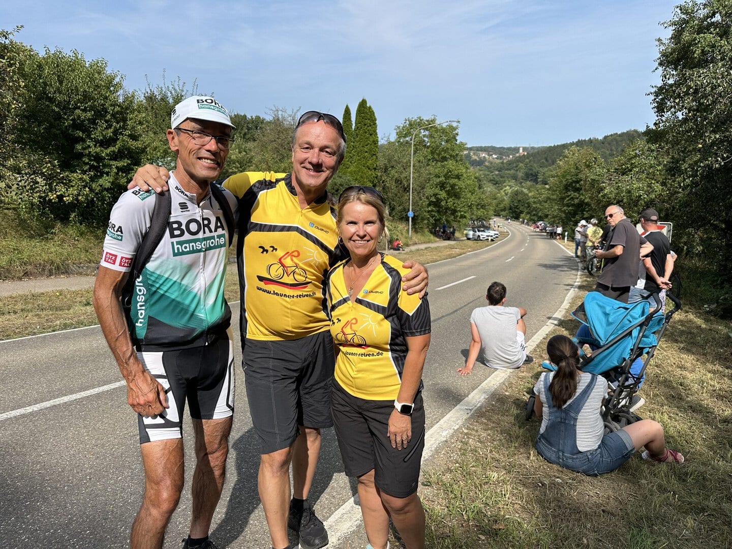 Deutschlandtour 2024 Karl Hilsenbek, Paul und Barbara Launer in Fachsenfeld